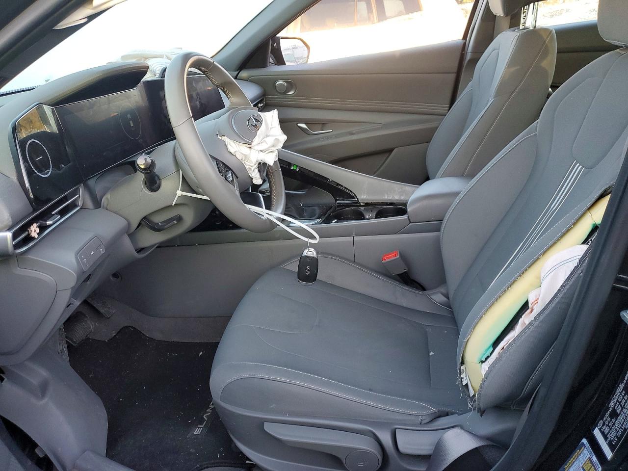 2023 HYUNDAI ELANTRA SEL photo 13