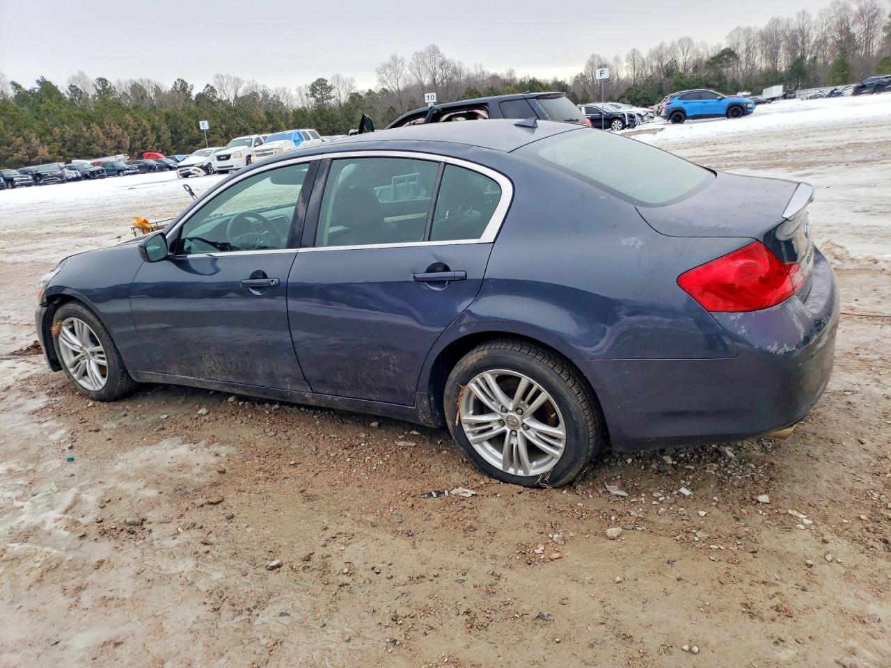 2010 INFINITI G37 photo 3