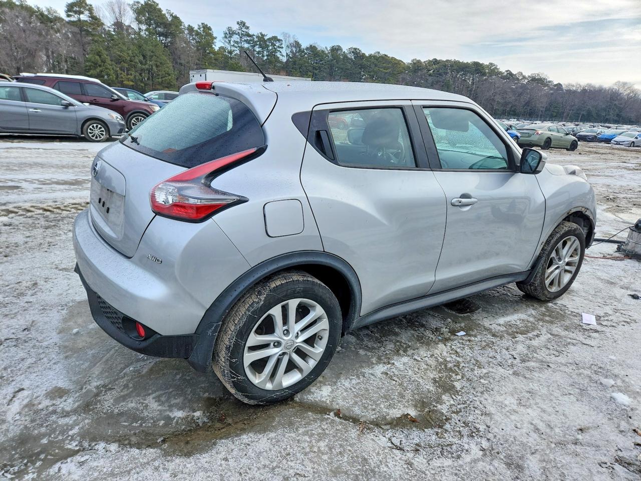 2015 NISSAN JUKE S photo 3