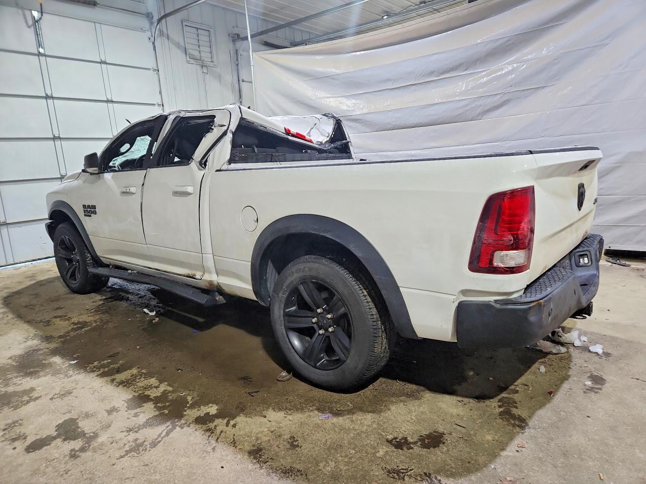 2022 RAM 1500 CLASSIC SLT photo 2