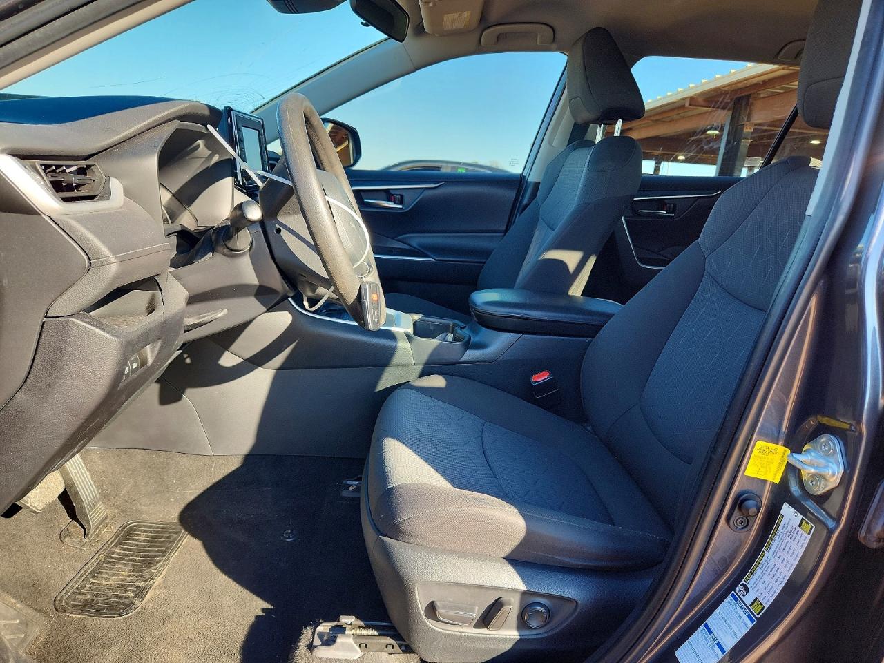 2022 TOYOTA RAV4 XLE photo 13