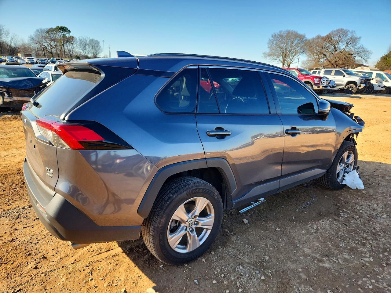 2022 TOYOTA RAV4 XLE photo 5
