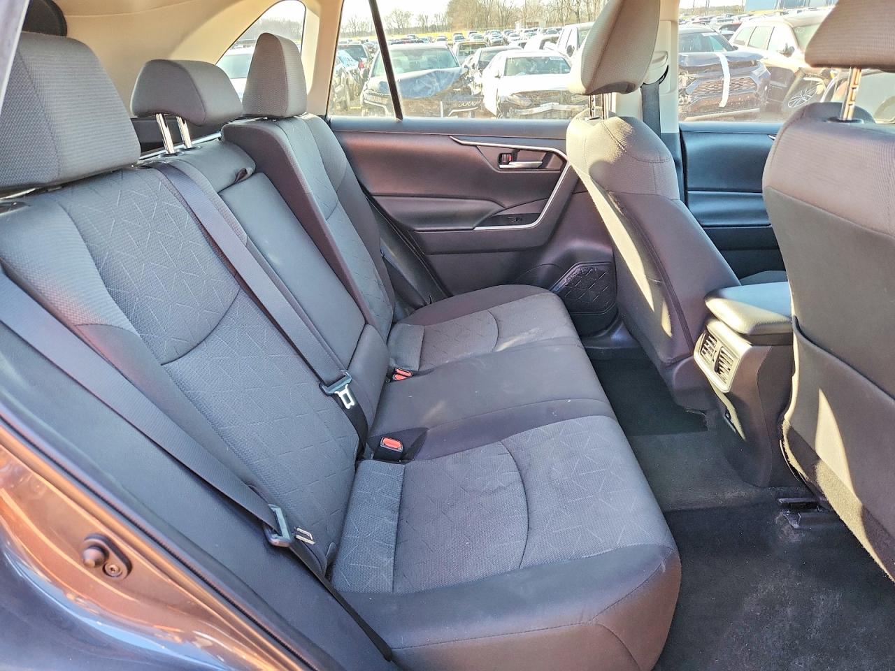2022 TOYOTA RAV4 XLE photo 21
