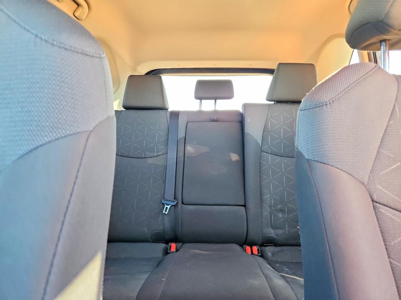 2022 TOYOTA RAV4 XLE photo 19