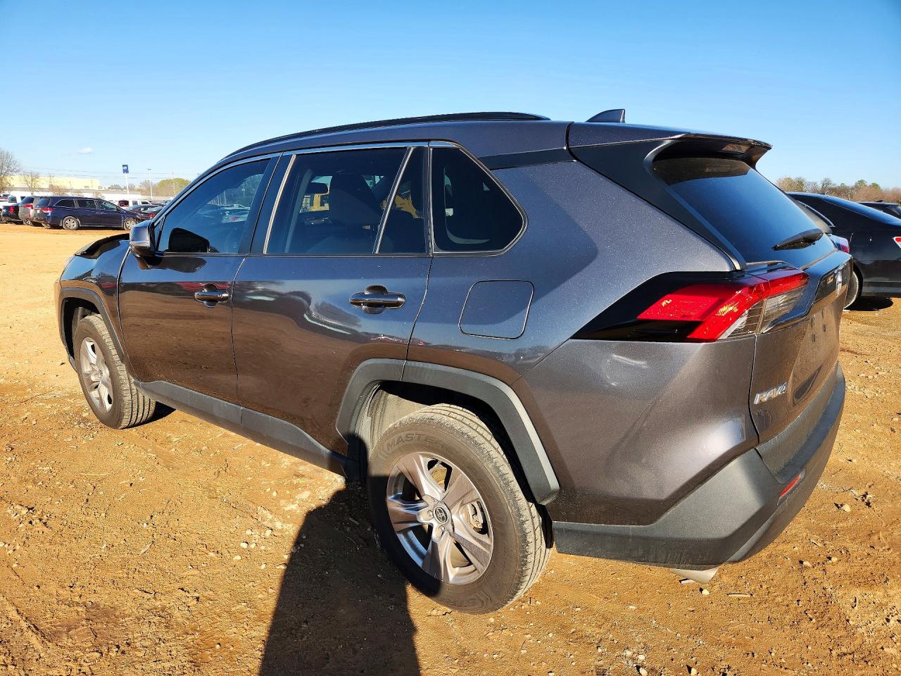 2022 TOYOTA RAV4 XLE photo 3