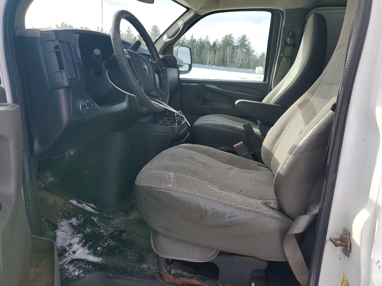 2015 GMC SAVANA G2500 photo 13
