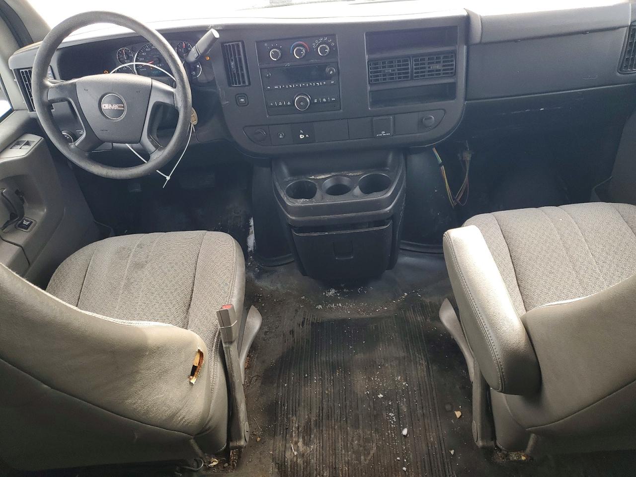2015 GMC SAVANA G2500 photo 15
