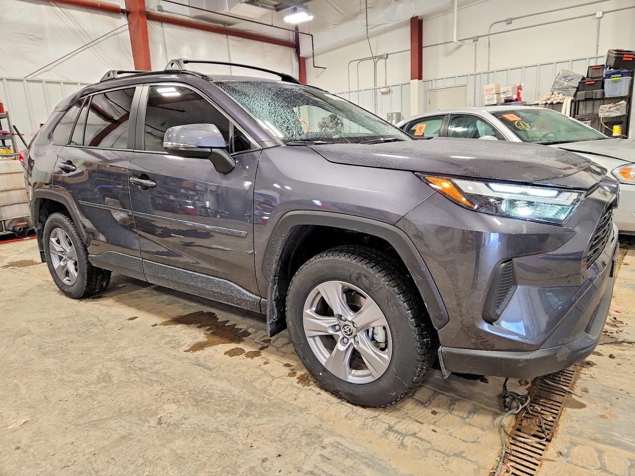 2025 TOYOTA RAV4 XLE photo 4