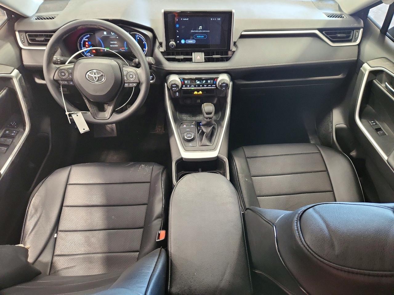 2025 TOYOTA RAV4 XLE photo 8
