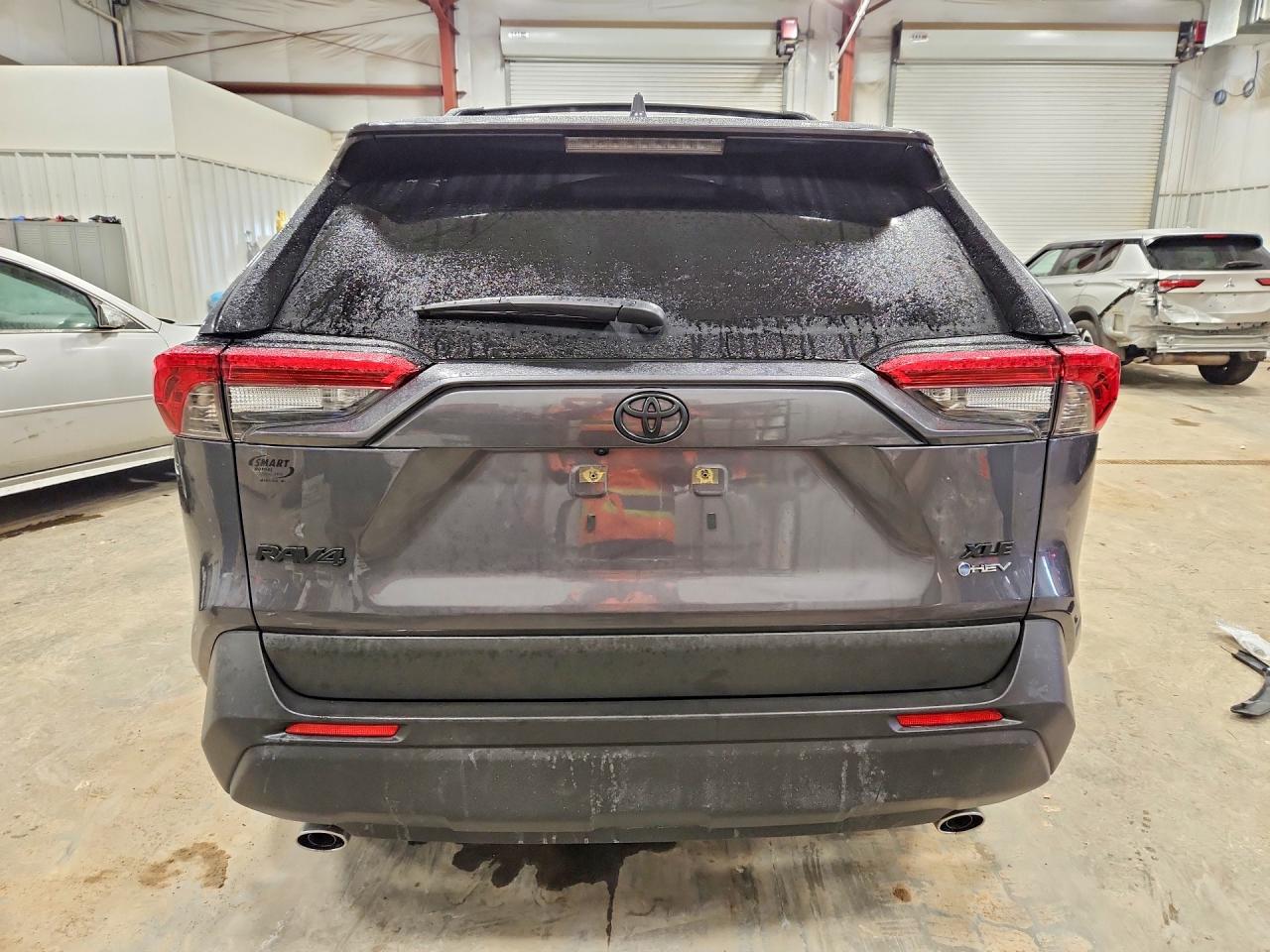 2025 TOYOTA RAV4 XLE photo 6