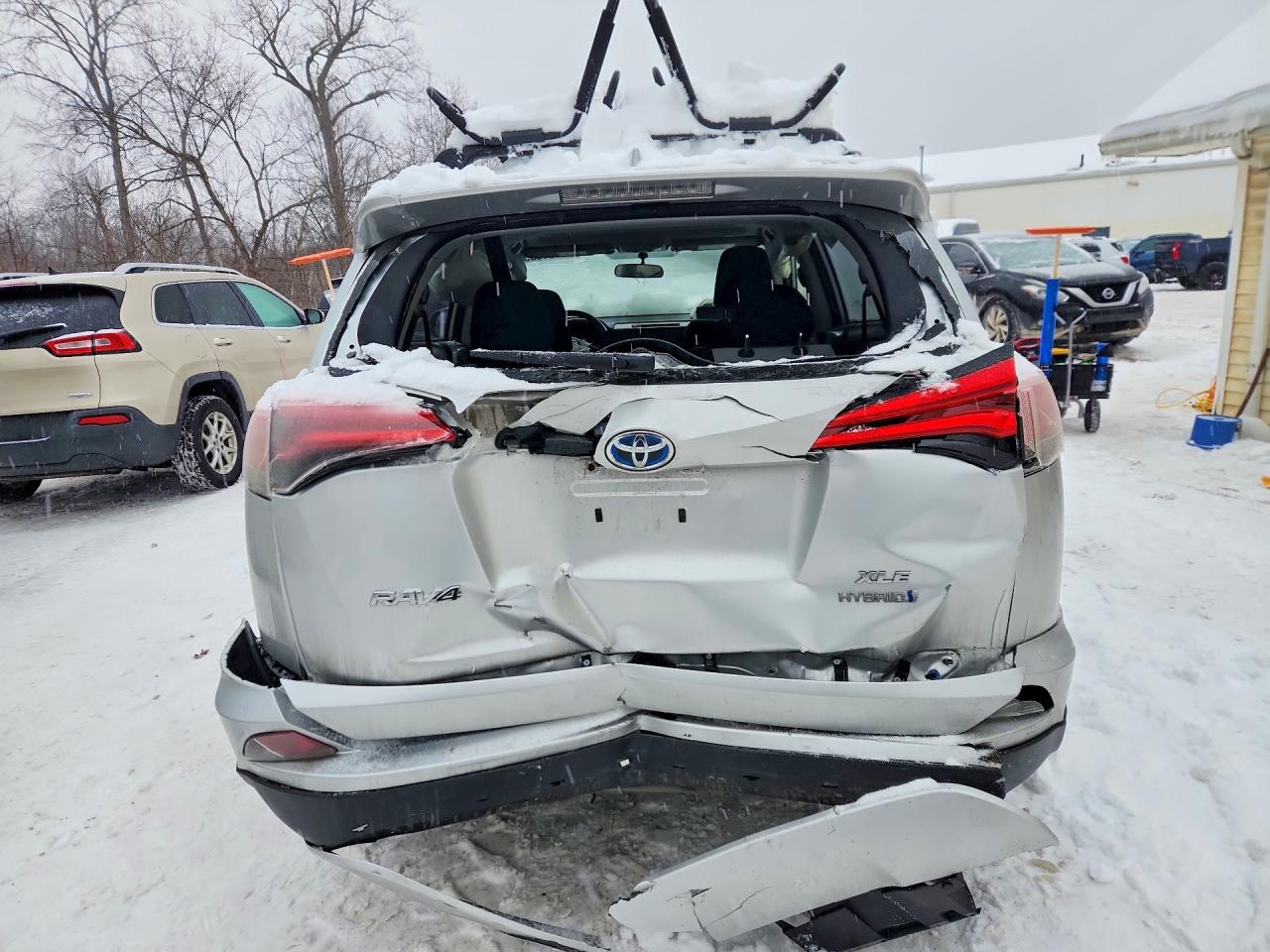 2016 TOYOTA RAV4 HV XLE photo 6