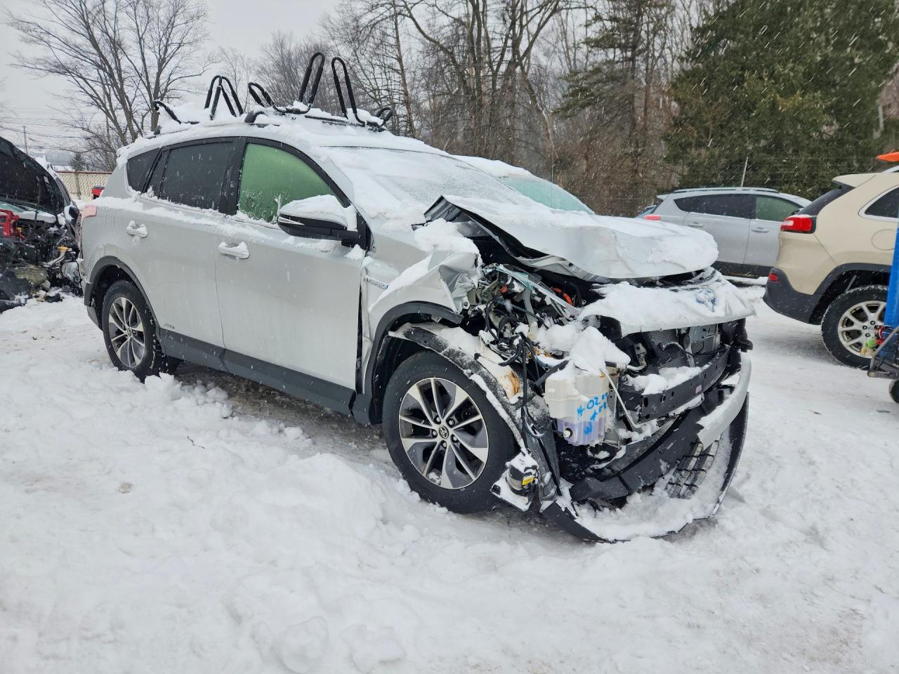 2016 TOYOTA RAV4 HV XLE photo 4