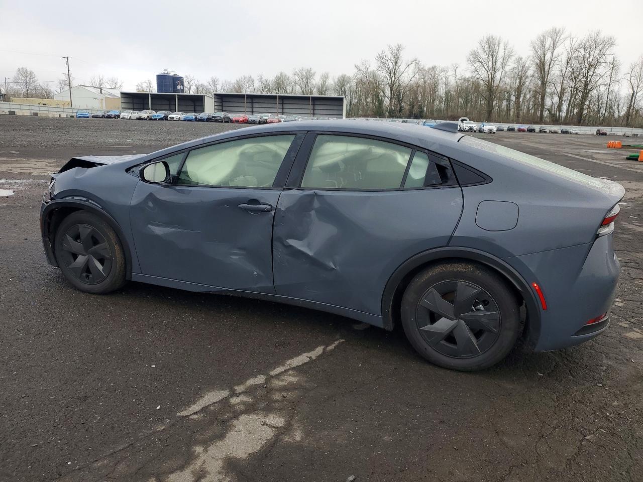 2024 TOYOTA PRIUS LE photo 2
