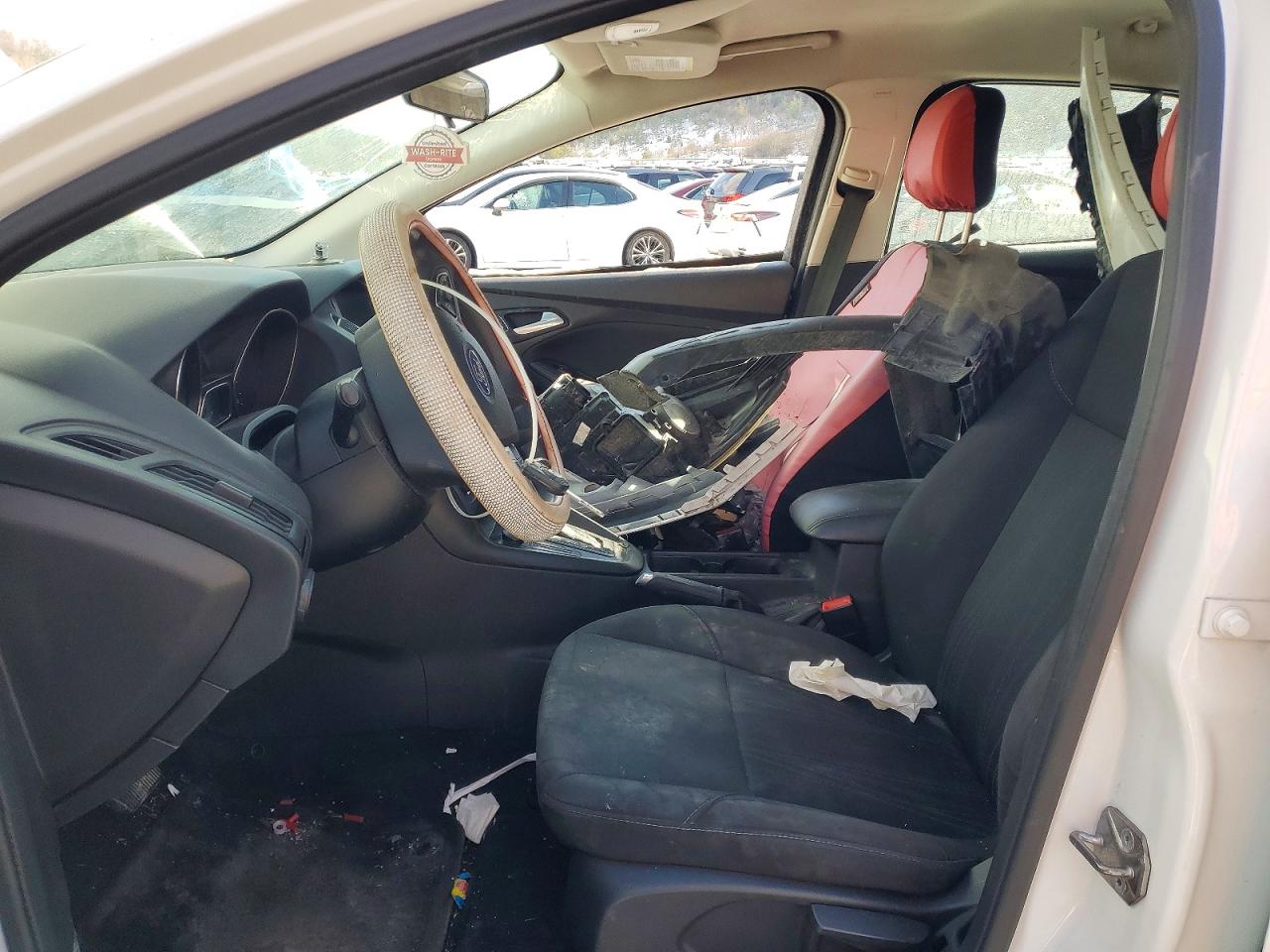 2018 FORD FOCUS SE photo 19