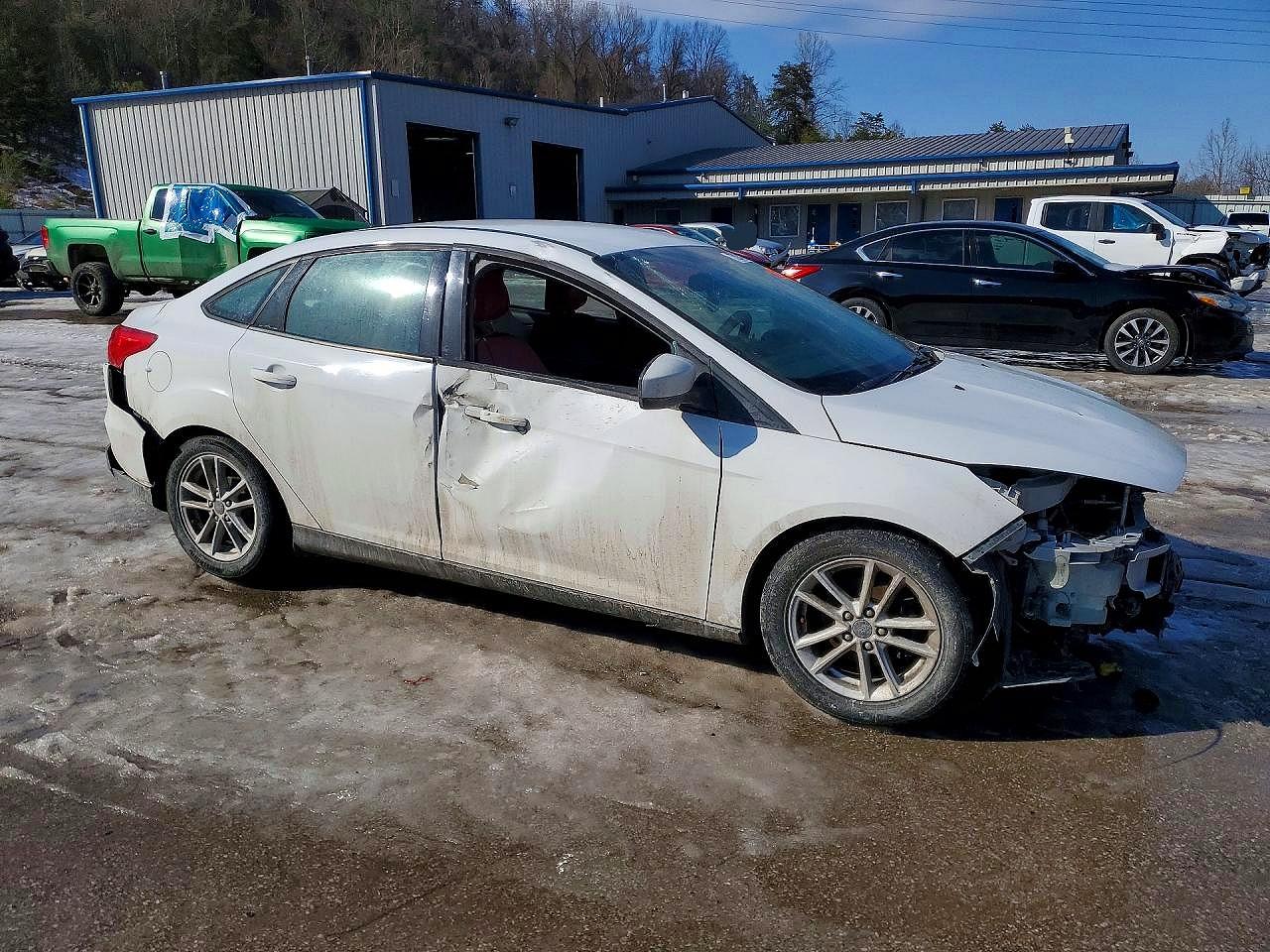 2018 FORD FOCUS SE photo 10
