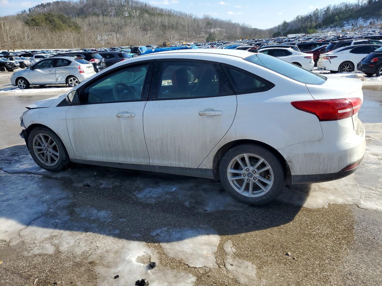 2018 FORD FOCUS SE photo 4