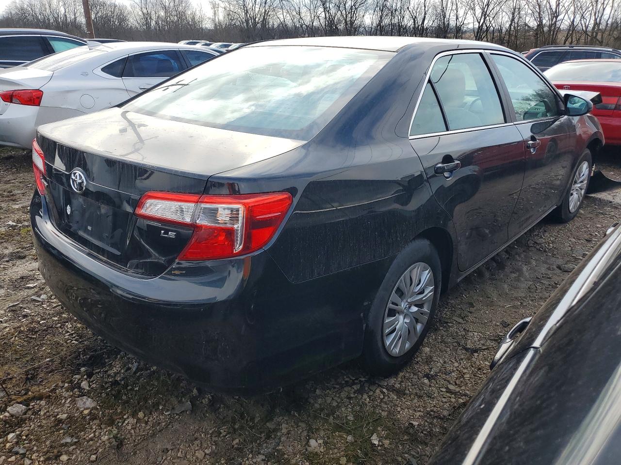 2014 TOYOTA CAMRY L photo 3