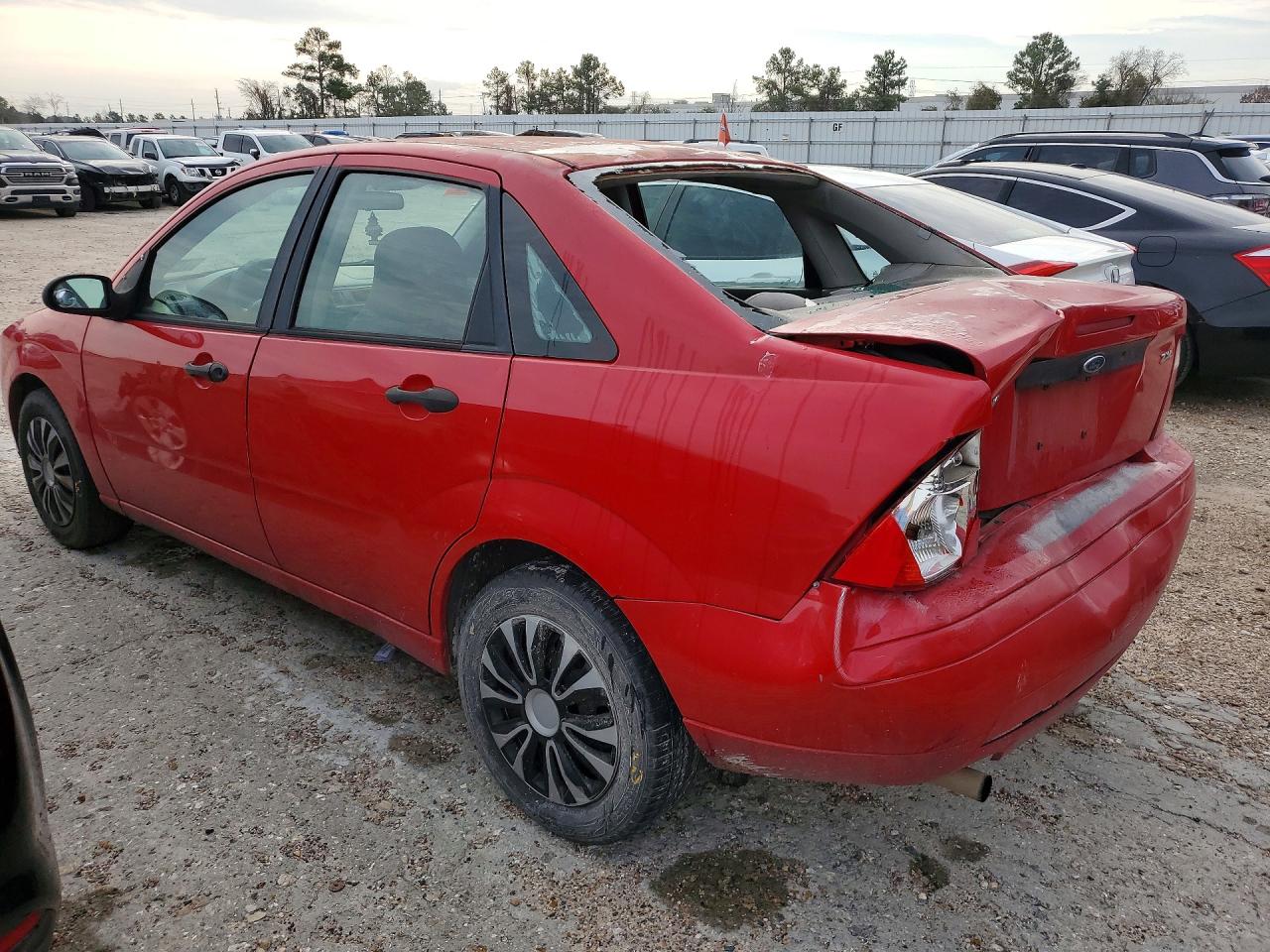 2005 FORD FOCUS ZX4 photo 2