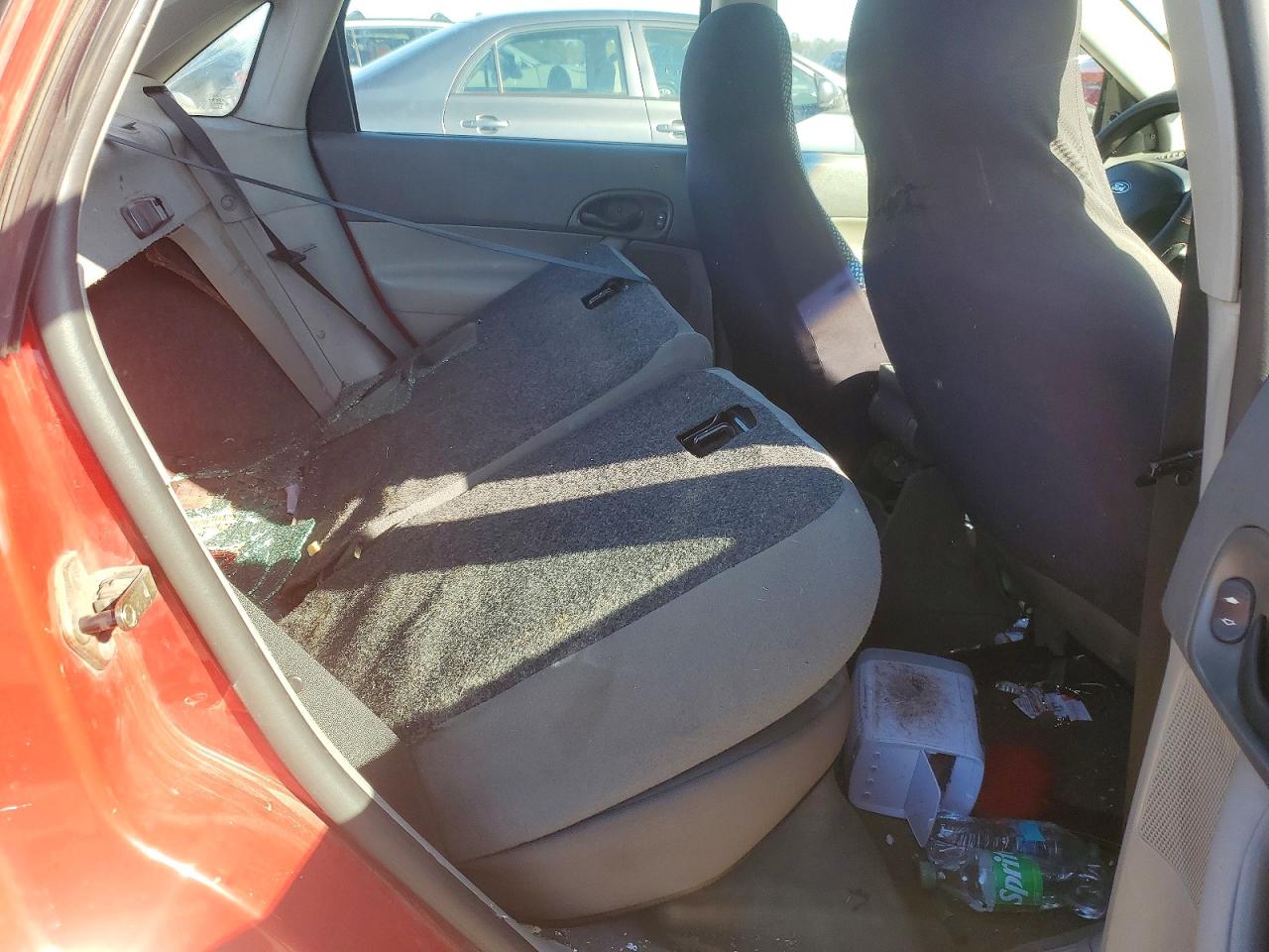 2005 FORD FOCUS ZX4 photo 10