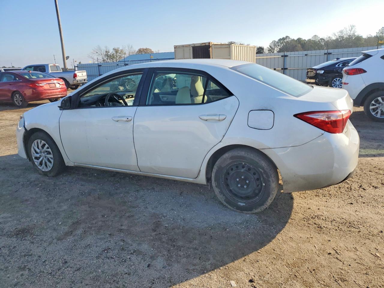 2018 TOYOTA COROLLA L photo 2