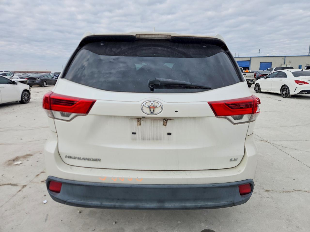2017 TOYOTA HIGHLANDER photo 16