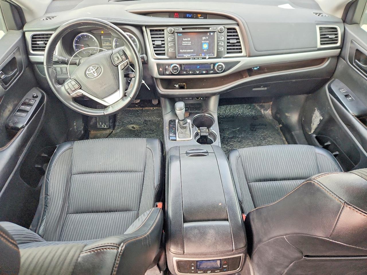 2017 TOYOTA HIGHLANDER photo 22
