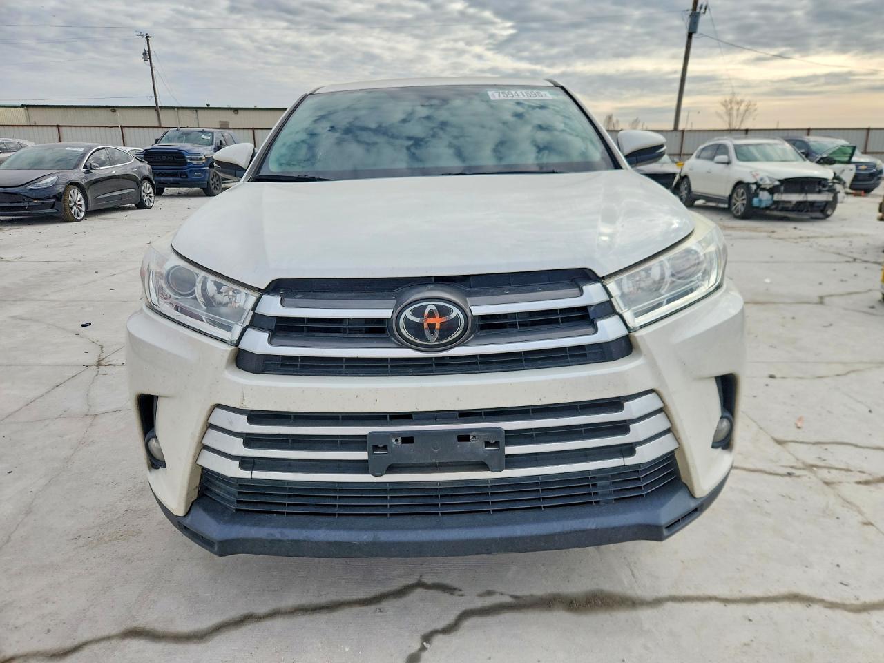 2017 TOYOTA HIGHLANDER photo 13
