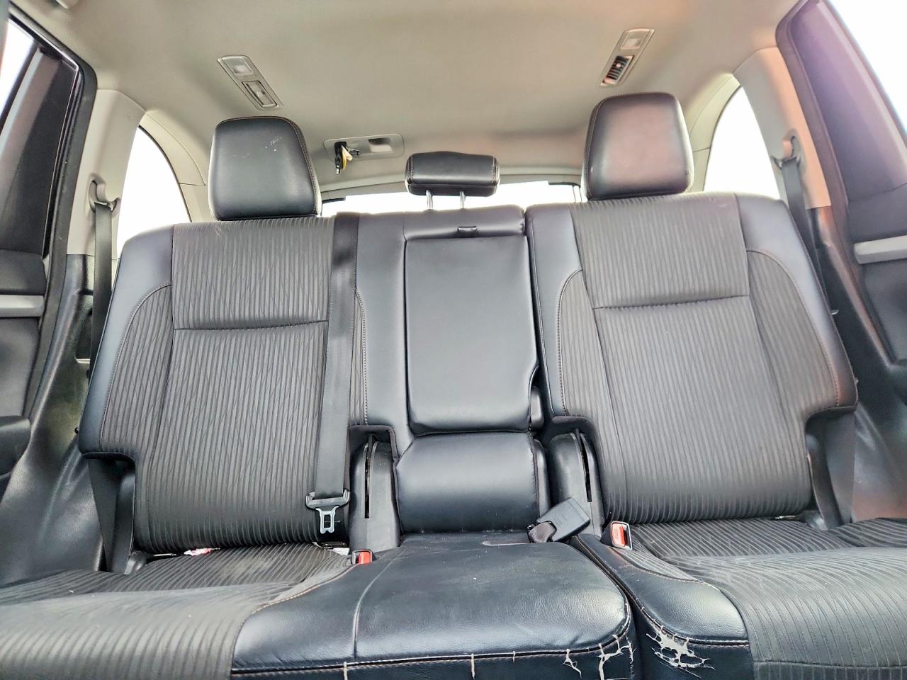 2017 TOYOTA HIGHLANDER photo 28