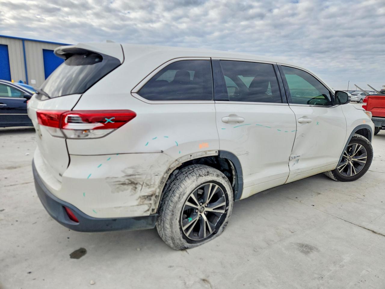 2017 TOYOTA HIGHLANDER photo 7
