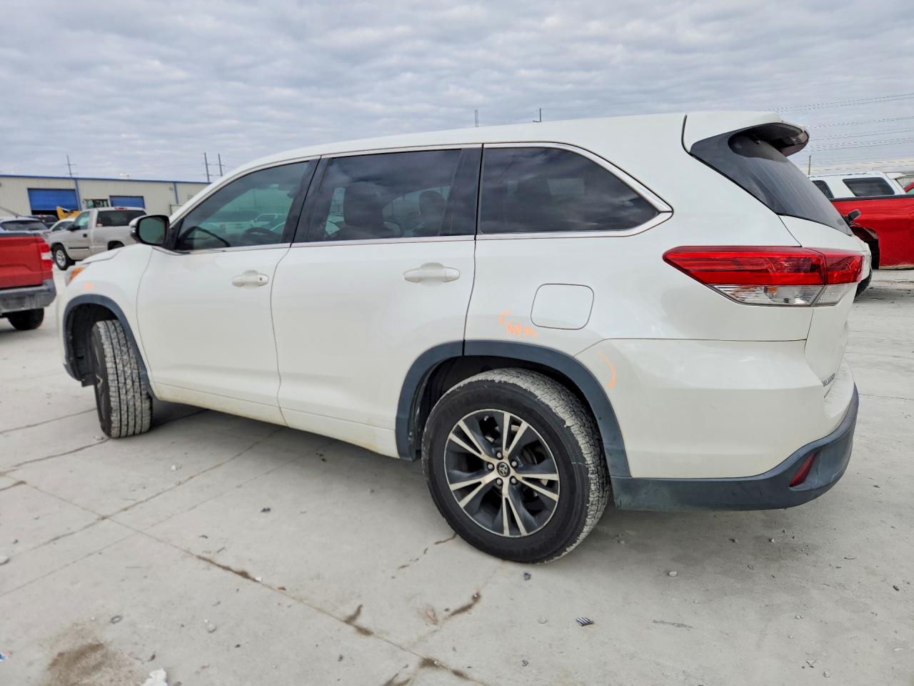 2017 TOYOTA HIGHLANDER photo 4