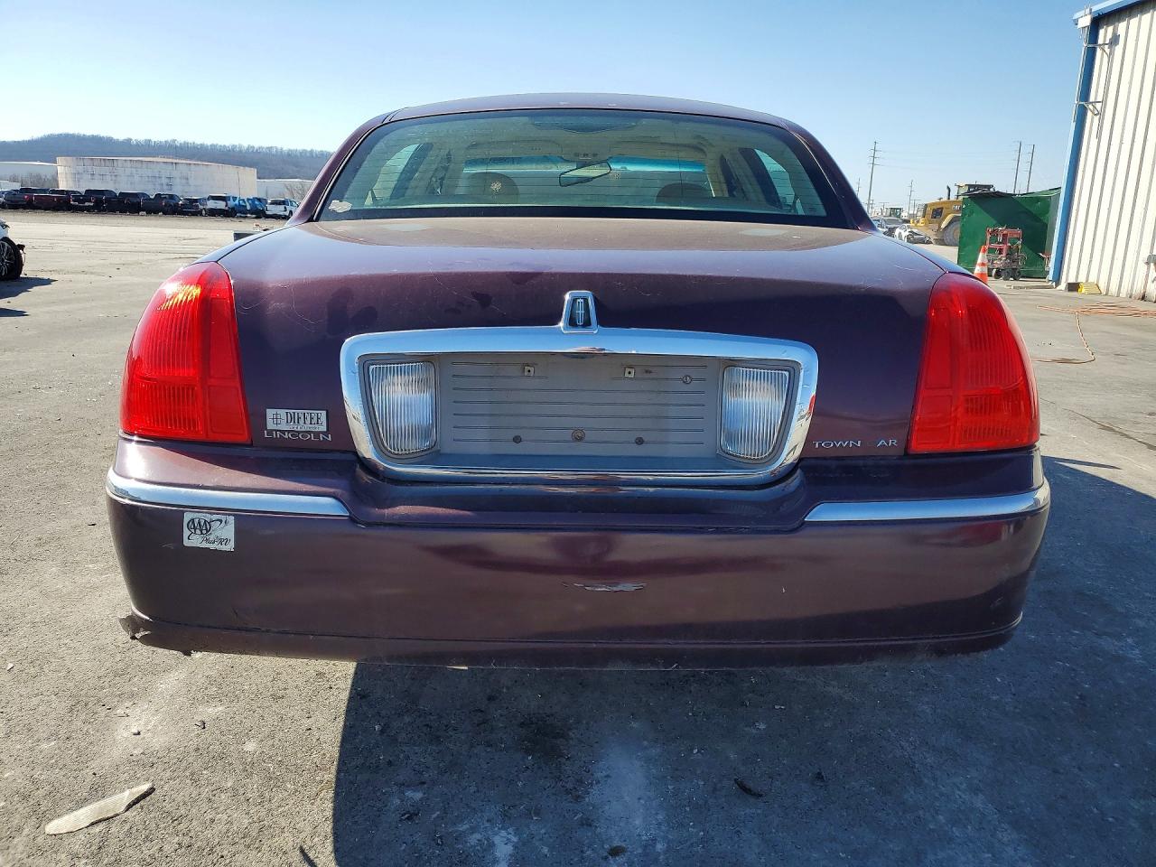 2006 LINCOLN TOWN CAR SIGNATURE LIMITED photo 11