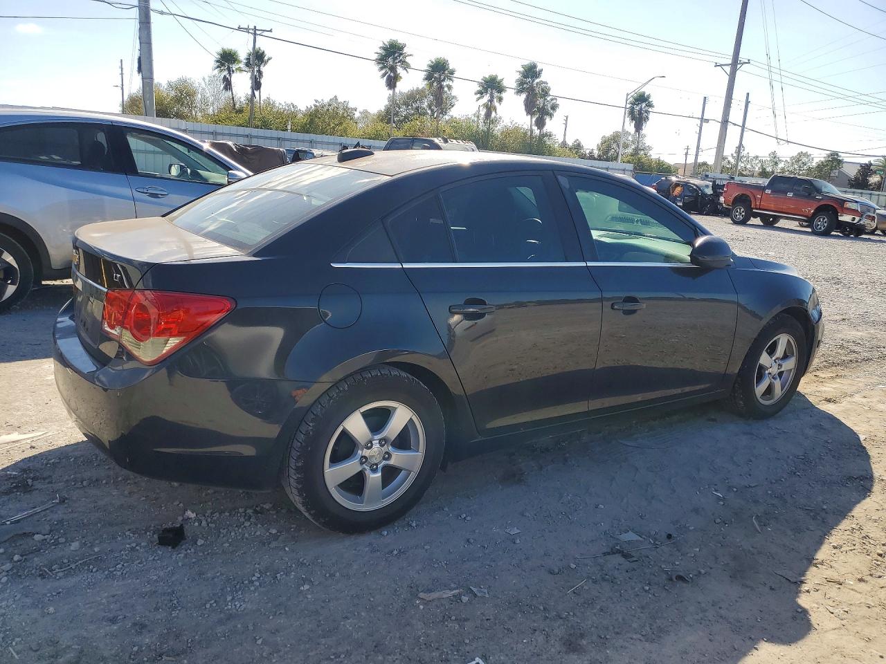 2015 CHEVROLET CRUZE LT photo 3