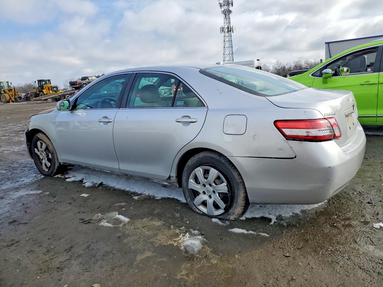 2011 TOYOTA CAMRY BASE photo 4