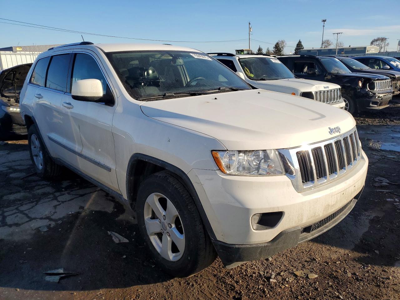2011 JEEP GRAND CHEROKEE LAREDO photo 4