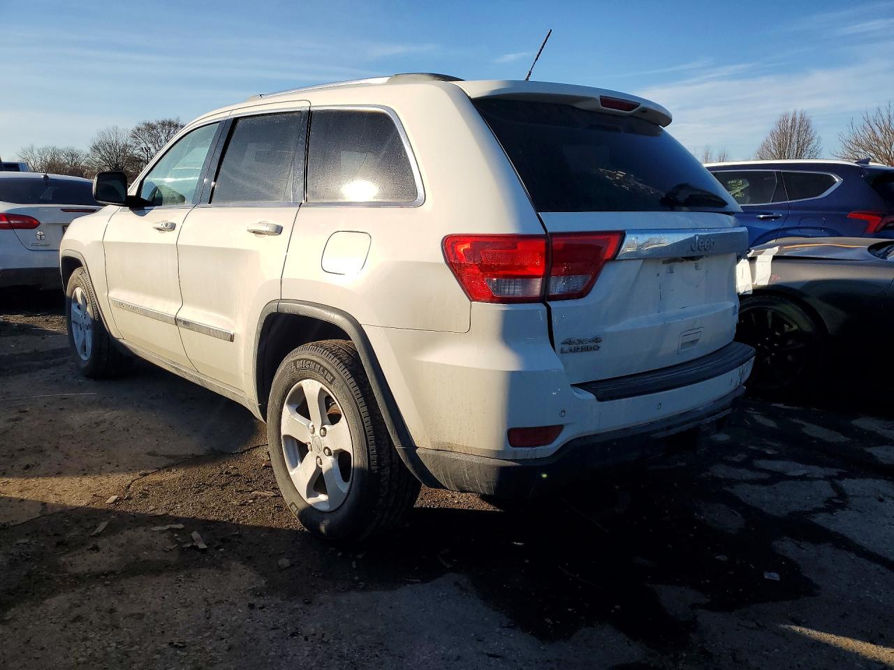 2011 JEEP GRAND CHEROKEE LAREDO photo 2