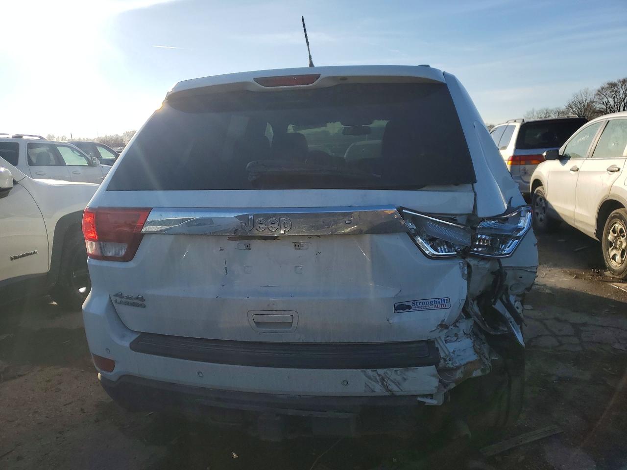 2011 JEEP GRAND CHEROKEE LAREDO photo 6