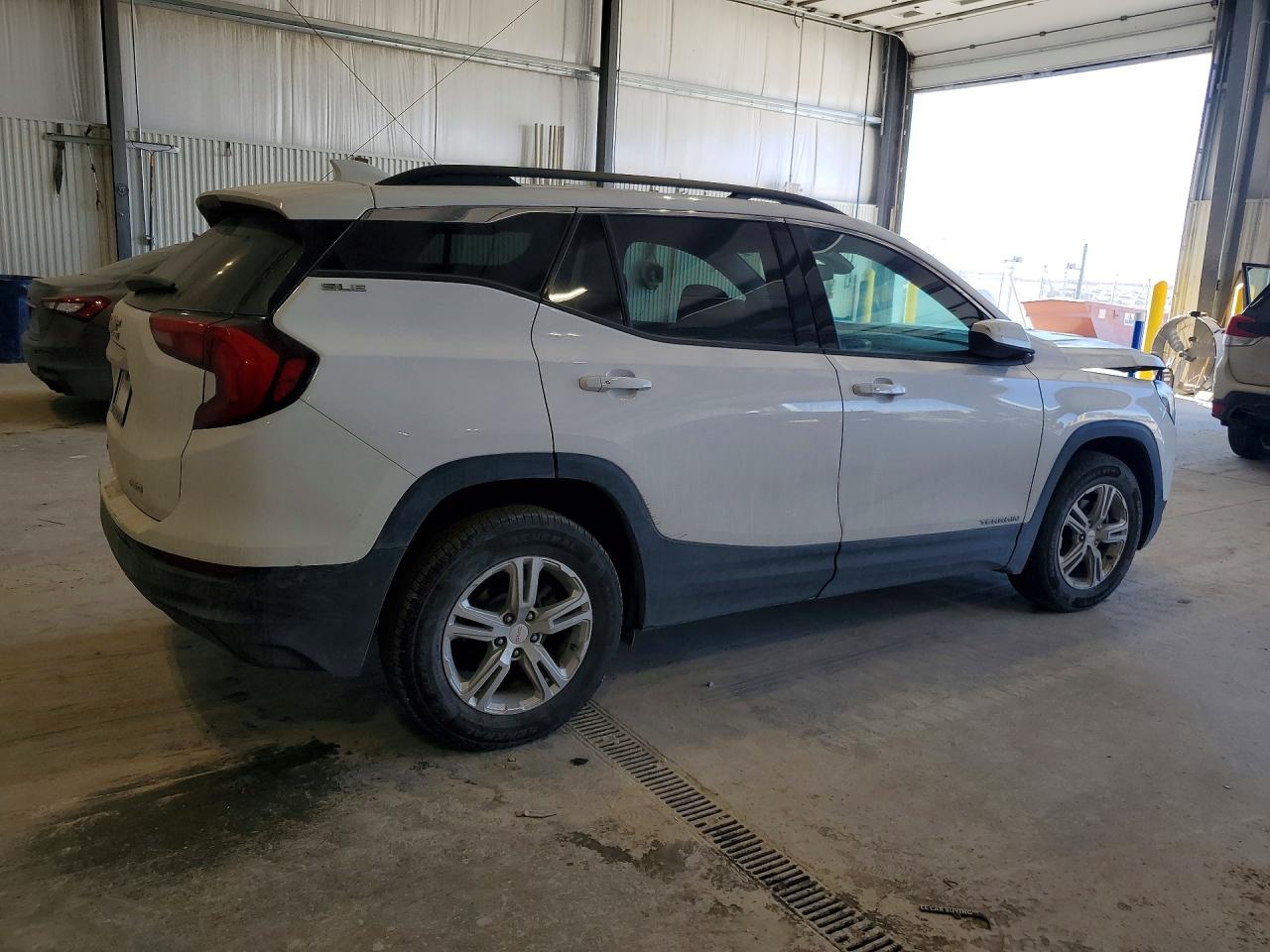 2020 GMC TERRAIN SLE photo 3