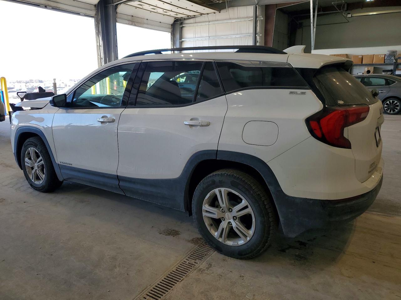 2020 GMC TERRAIN SLE photo 2