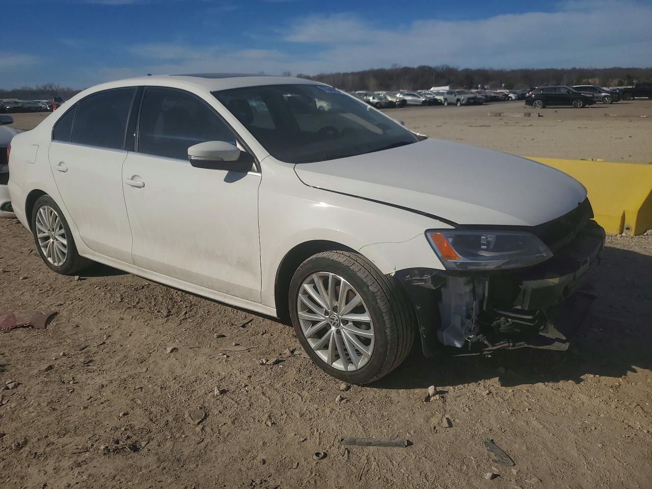 2013 VOLKSWAGEN JETTA photo 4