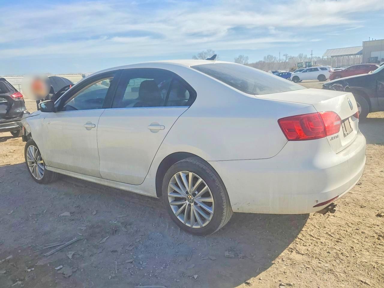 2013 VOLKSWAGEN JETTA photo 2