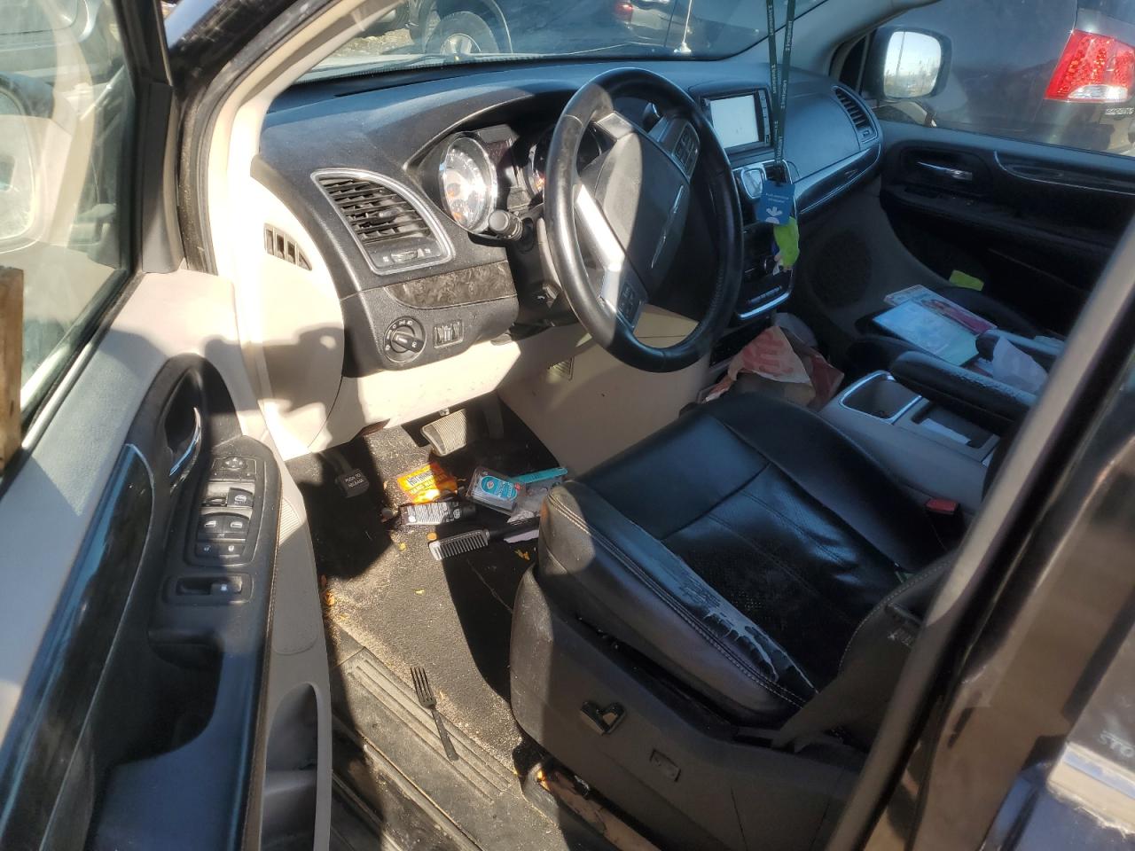 2012 CHRYSLER TOWN & COUNTRY TOURING L photo 15