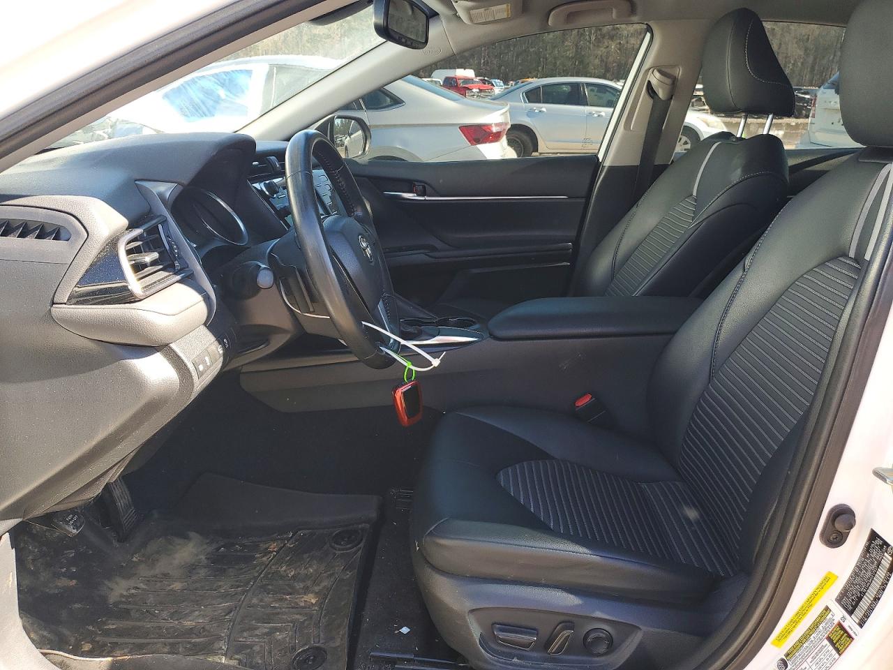 2019 TOYOTA CAMRY L photo 13