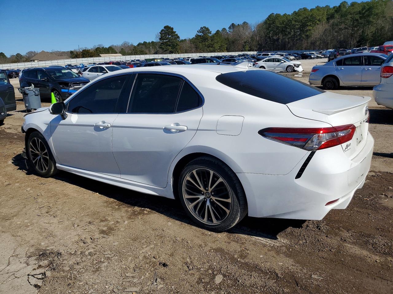 2019 TOYOTA CAMRY L photo 3