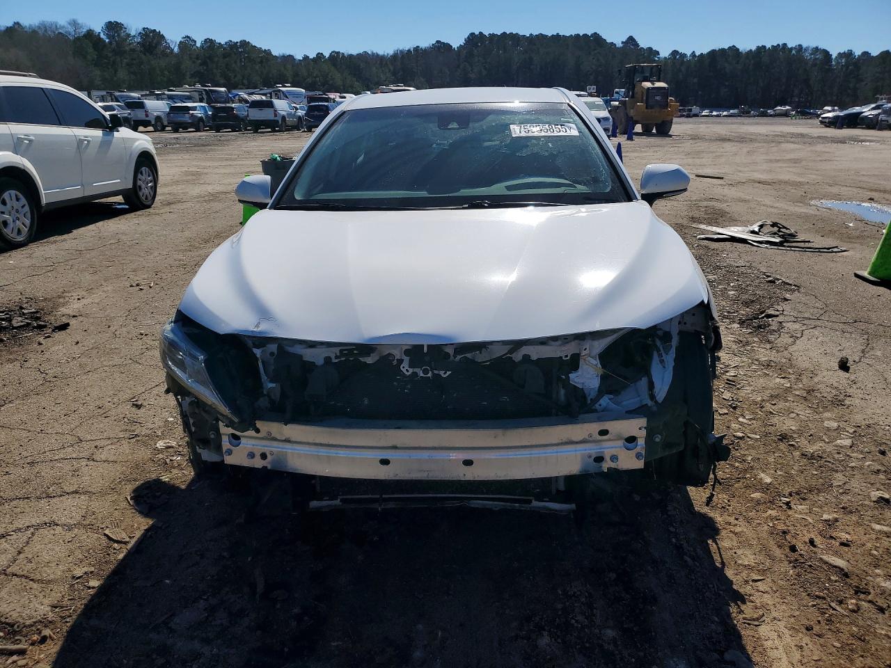 2019 TOYOTA CAMRY L photo 9