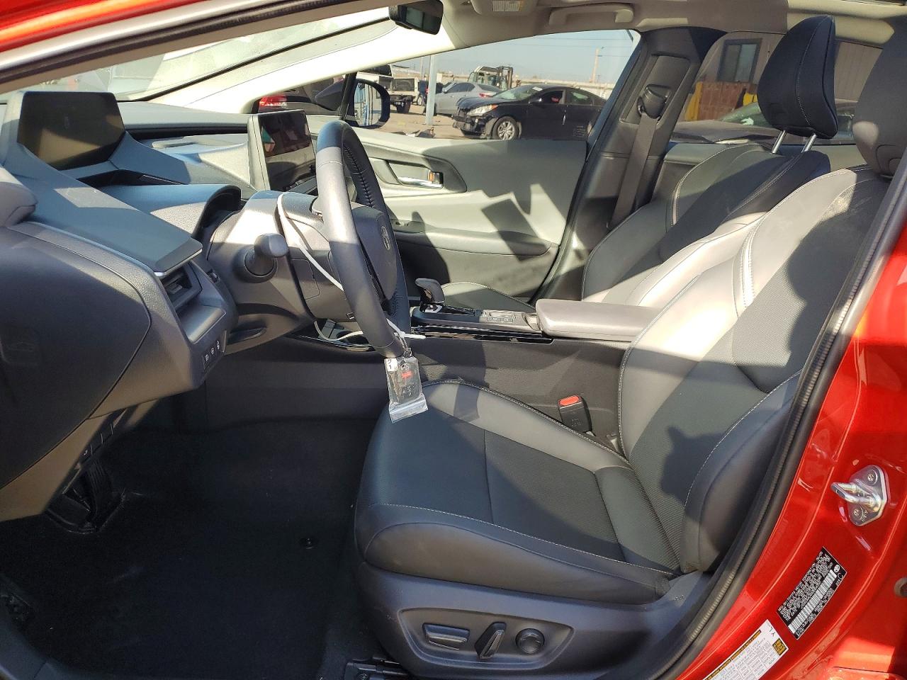 2025 TOYOTA PRIUS photo 7