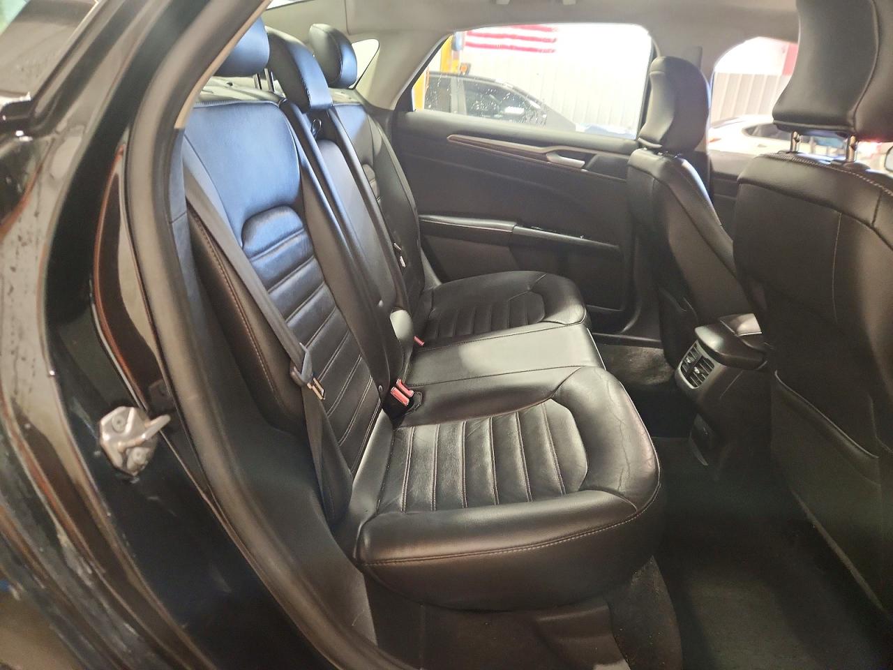 2016 FORD FUSION SE photo 19