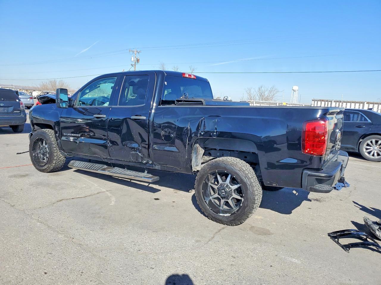 2017 CHEVROLET SILVERADO C1500 CUSTOM photo 3