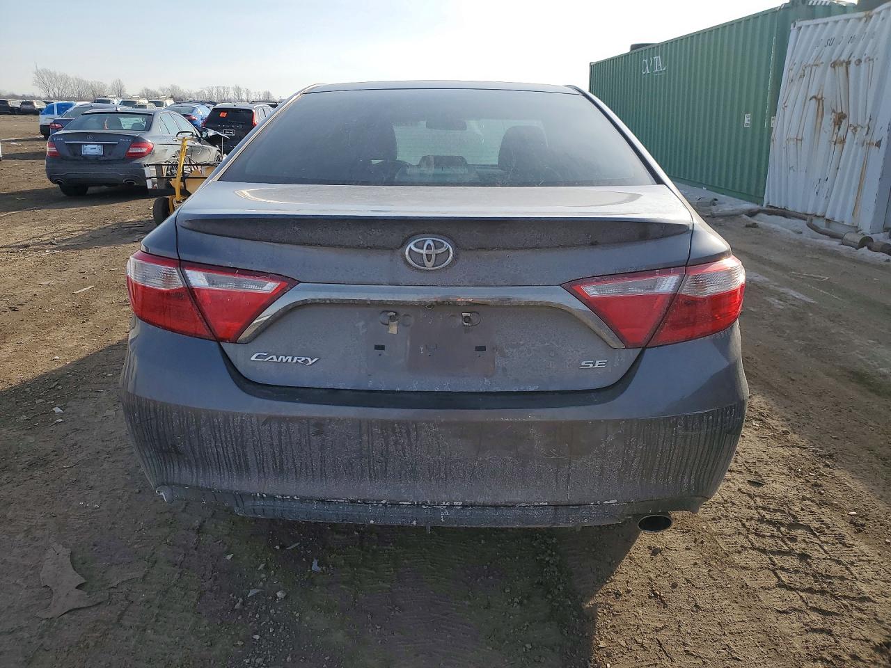 2017 TOYOTA CAMRY SE photo 16