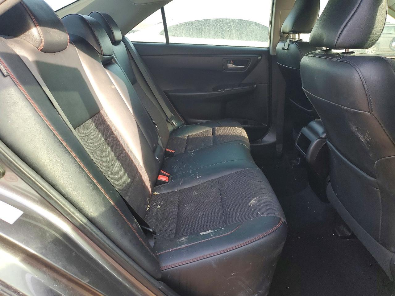 2017 TOYOTA CAMRY SE photo 28