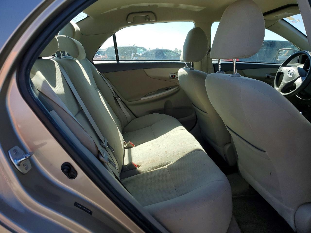 2010 TOYOTA COROLLA photo 19